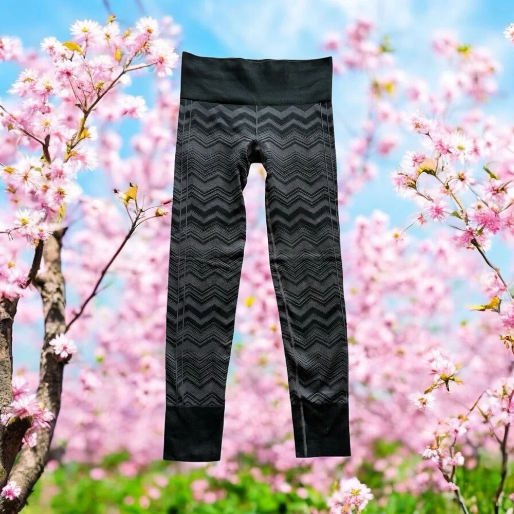 Lululemon Ebb To Street Heathered Gray Chevron Leggings Womens Size 6 Activewear